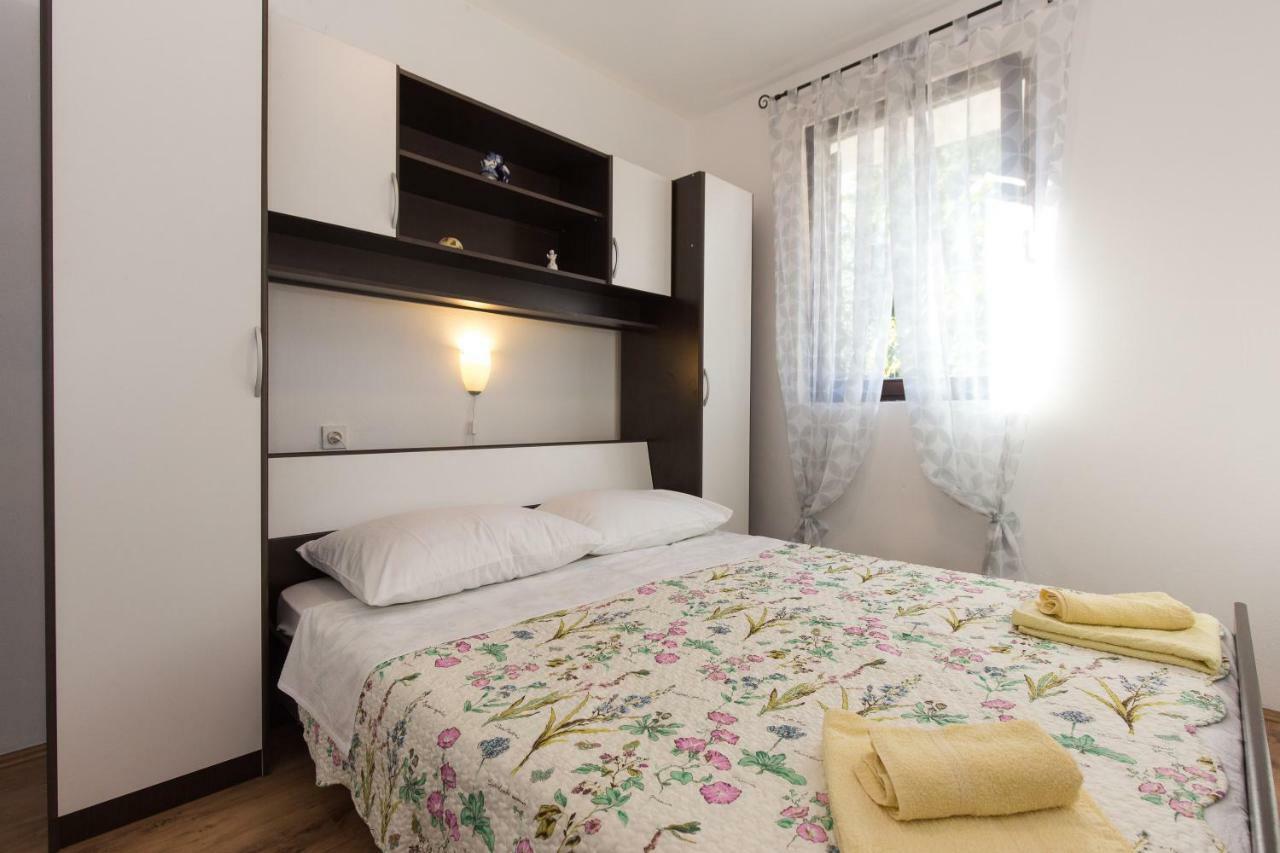 Apartments Karen Krk Town Zewnętrze zdjęcie