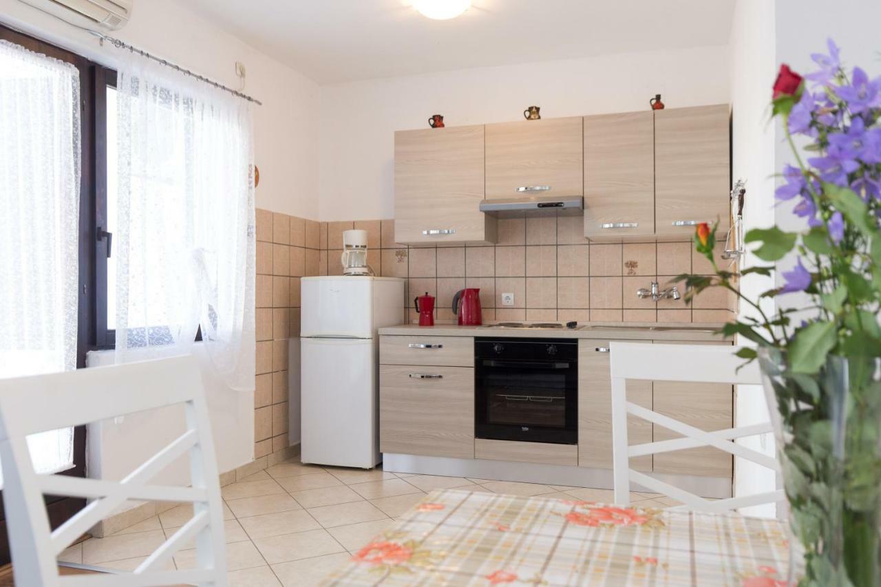 Apartments Karen Krk Town Zewnętrze zdjęcie